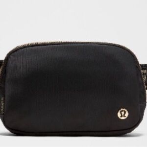 Lululemon Everywhere Crossbody 2L Black/Gold Bag NWOT